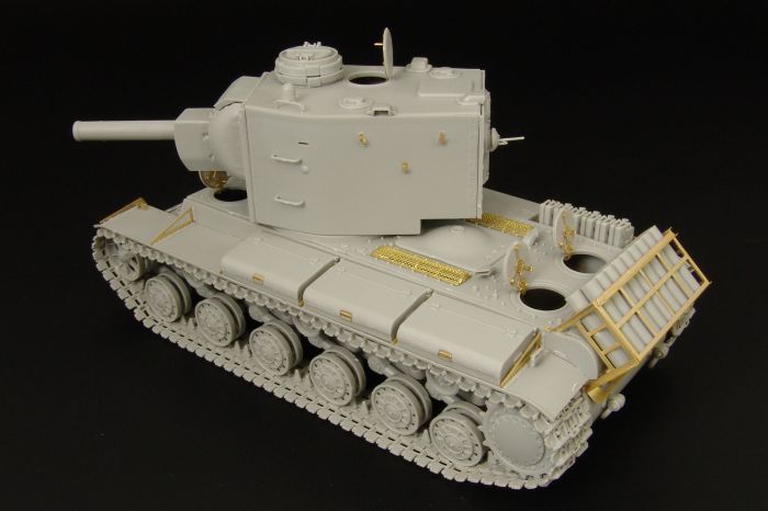 1:48 Pz.Kpfw.754( r ) KV-2 