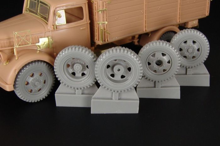 1:48 Opel Blitz WHEELS (TAMIYA/Supermodel)