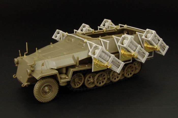 1:48 Sd.Kfz.251 Stuka Zu Fuss conv. AFV and TAMIYA