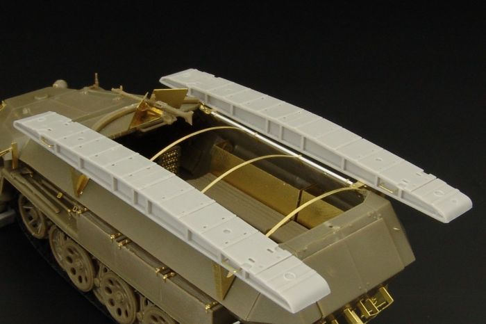1:48 Sd.Kfz.251/7 Sturmbrücke conv. AFV and TAMIYA