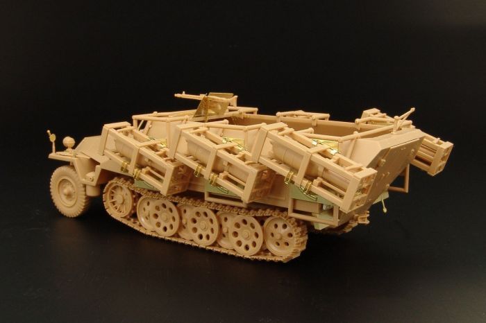 1:48 Sd.Kfz.251 STUKA Zu Fuss (TAMIYA)