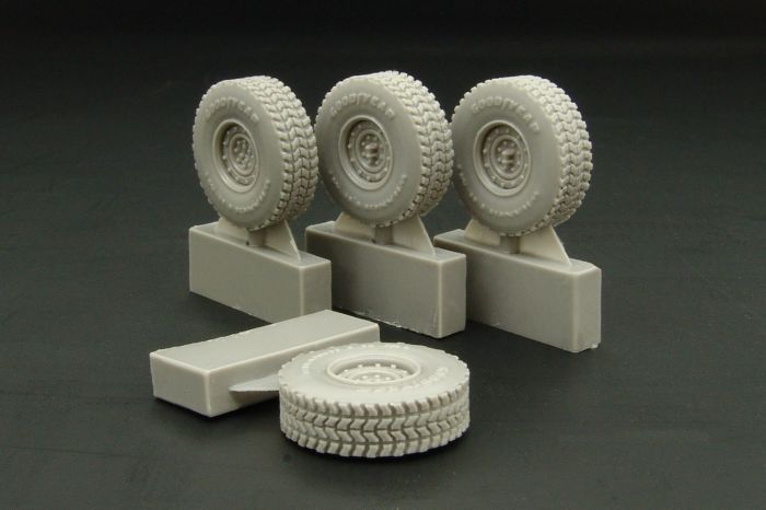 1:48 HMMWVE (Hummer) aggressive pattern wheels