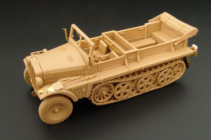 1:48 Sd.Kfz.10 Demag D7 (BlueCat)