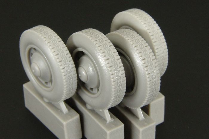 1:35 Citroen 11CV wheels (TAMIYA)