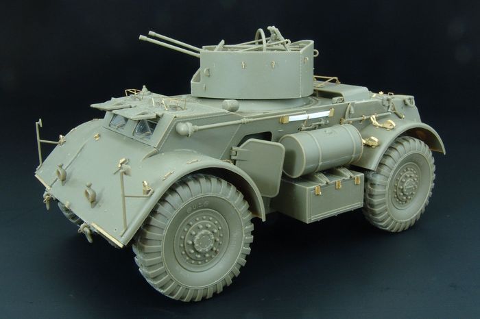 1:35 T17E2 AA Staghound (Bronco)