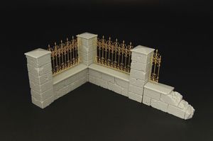 1:35 Castle fence