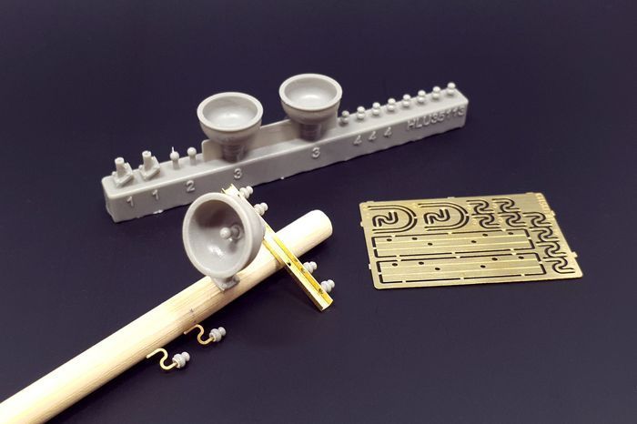 1:35 Lamps and telegraph insulators