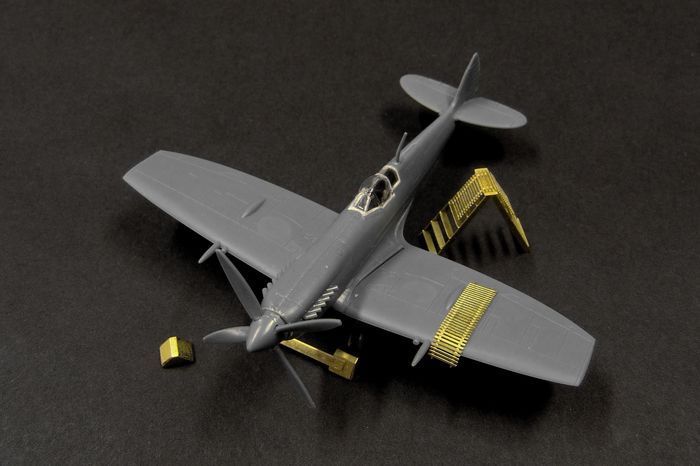 1:144 SPITFIRE IX maintenance access.s (Eduard)