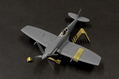 1:144 SPITFIRE IX maintenance access.s (Eduard)