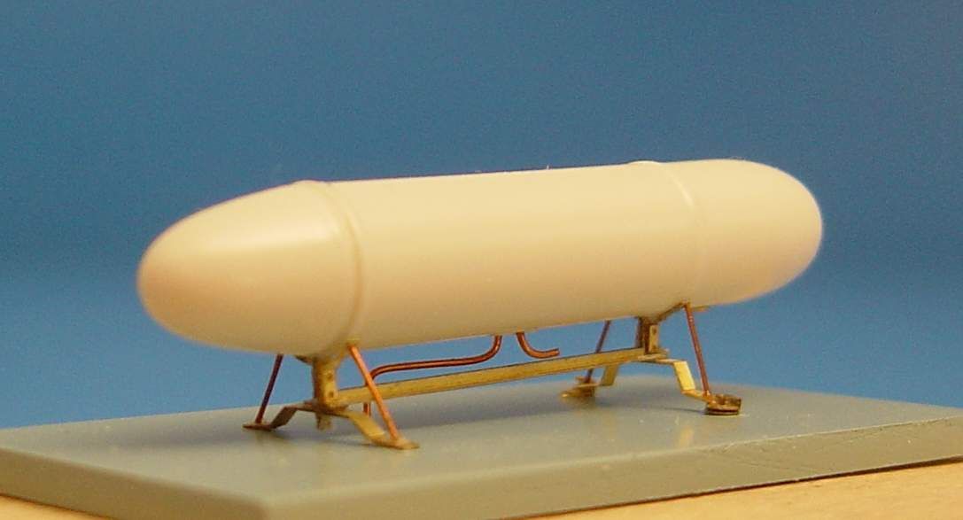 1:48 British 50gal fuel tank w/rack