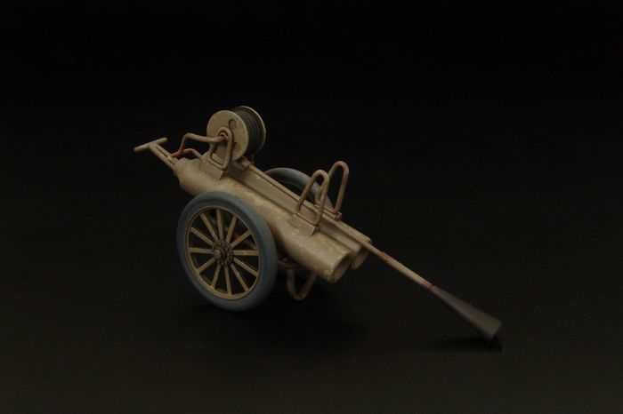 1:32 Japanese airfield fire extinguisher