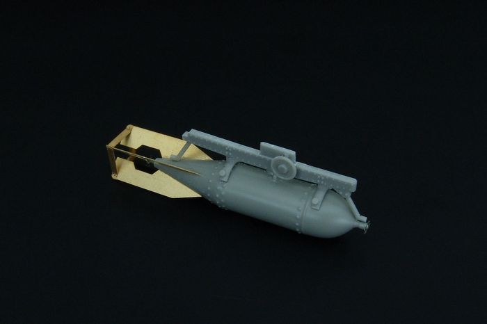 1:32 Japanese 250kg bomb with rack