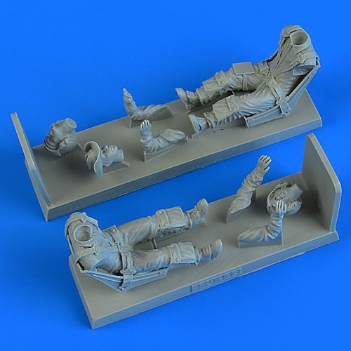 1:32 U.S.A.F. Pilot & Instructor with seats for T-28B Trojan, Vietnam War