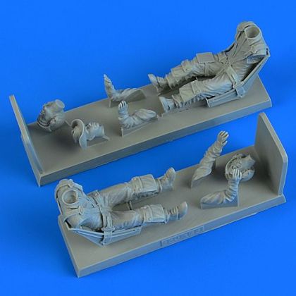 1:32 U.S.A.F. Pilot & Instructor with seats for T-28B Trojan, Vietnam War