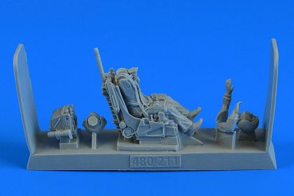 1:48 Soviet Fighter Pilot with ej. Seat for Su-27 Flanker (early, late v.)