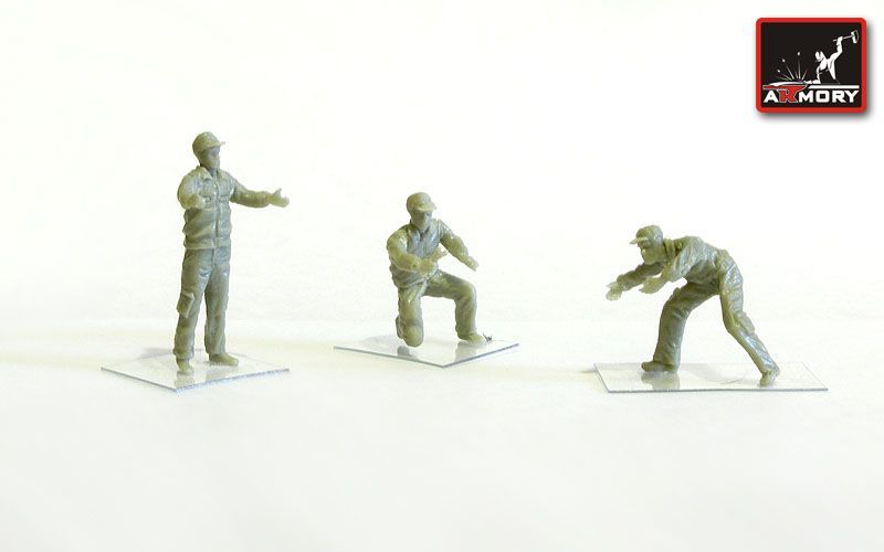 1:72 Soviet/Russian modern airfield groung personnel-3 figures