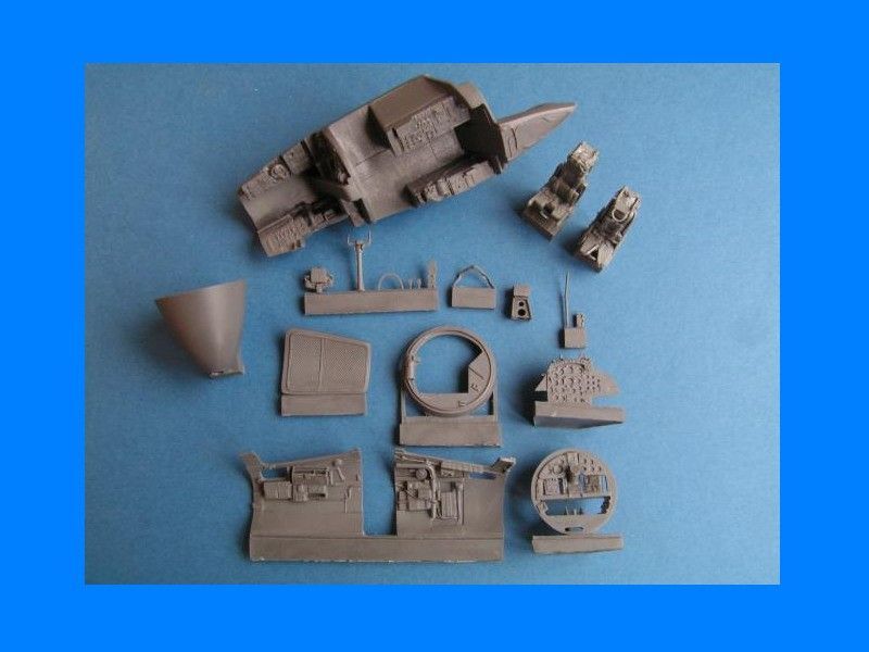 1:48 EE Canbera PR. - Pilot + navigator.s cockpit