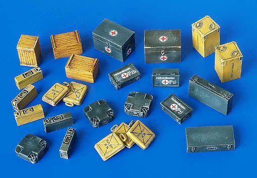 1:48 Ammunition and medical Aid containers - Germany WW II