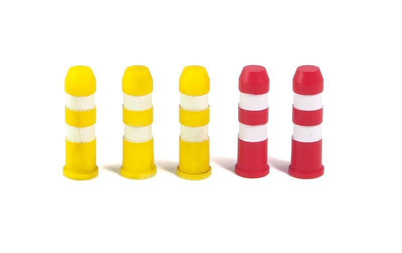 1:35 Plastic Road Bollards (5 pcs.)
