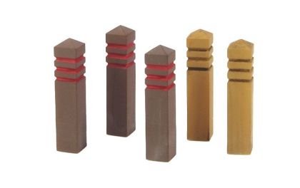 1:35 Wooden Road Bollards (5 pcs.)