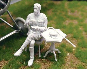 1:32 French Airman Coffee Time