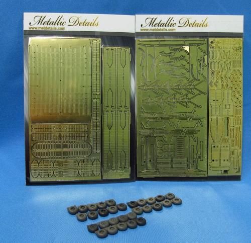 1:144 C-5B Galaxy. Wheel bays