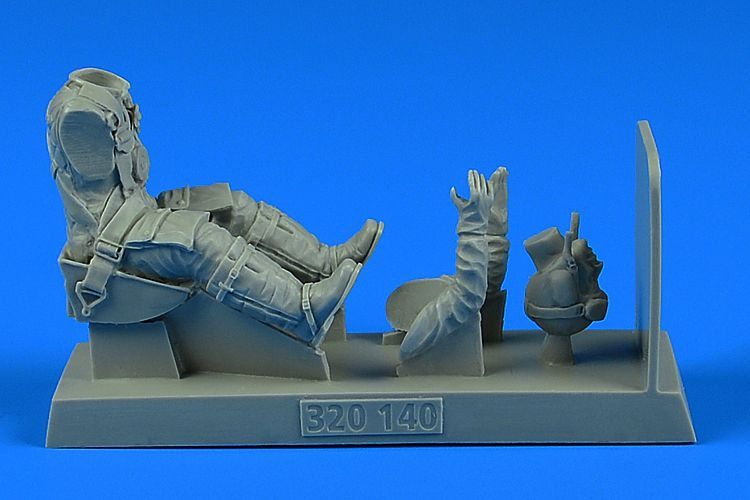 1:32 German Luftwaffe WWII Pilot with seat for Bf 109G