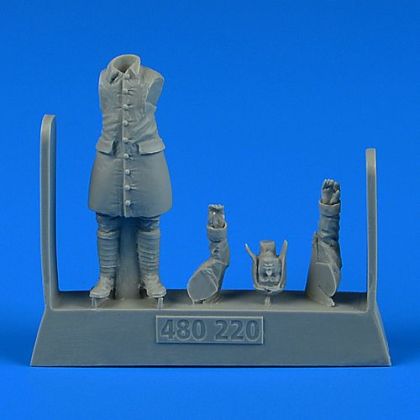 1:48 Royal Flying Corps (RFC) WWI Pilot with map