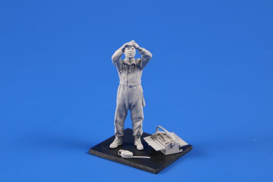 1:48 Siebel Si-204/Aero C-3 Mechanic (engine repair)