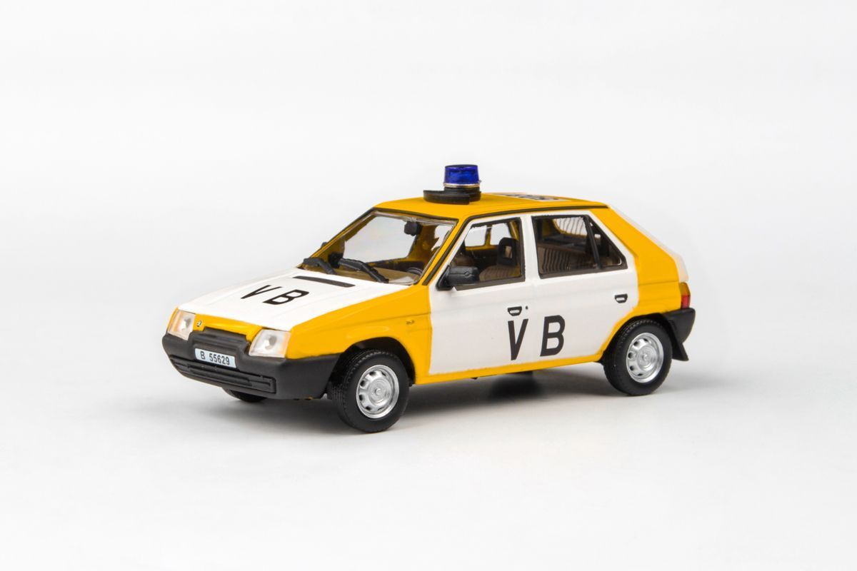 1:43 Škoda Favorit 136L (1988) - Veřejná Bezpečnost
