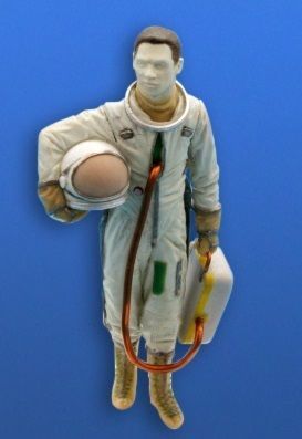 1:48 US Pilot with full pressure suit (SR-71, U-2,...)
