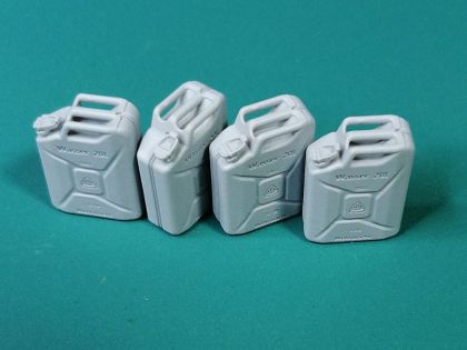 1:35 WW II German Jerrycans for Water