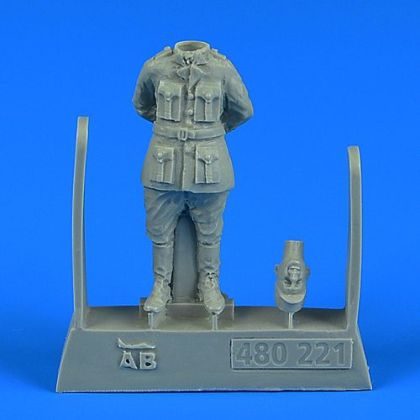 1:48 French WWI Pilot