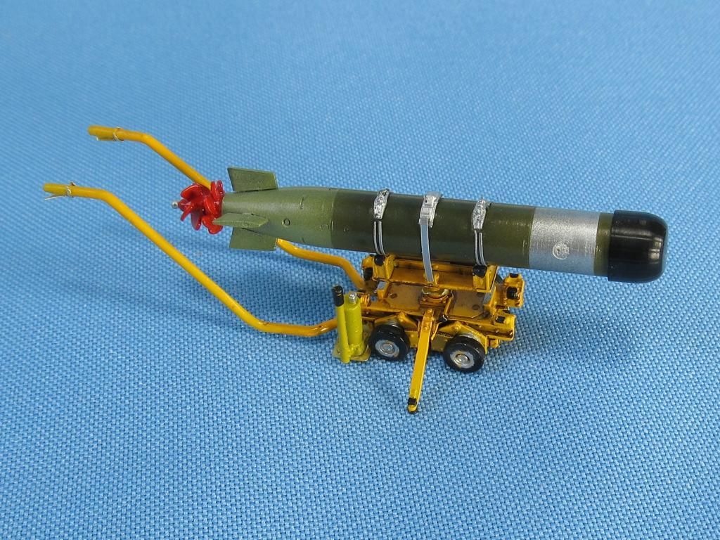 1:48 USN loading cart with torpedo Mk.46