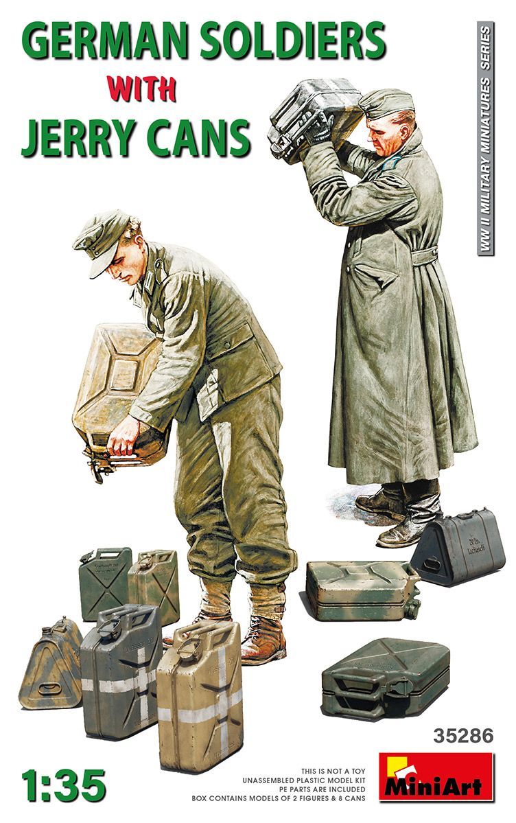 1:35 GERMAN SOLDIERS WITH JERRY CANS