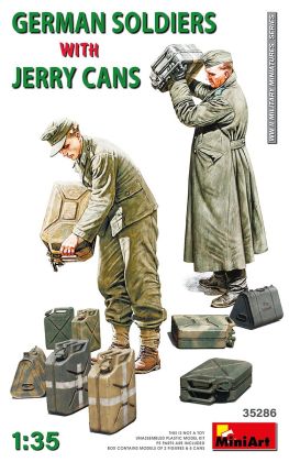 1:35 GERMAN SOLDIERS WITH JERRY CANS