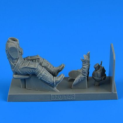 1:32 German Luftwaffe WWII Pilot with parachute for Bf 109K