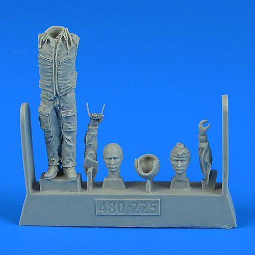 1:48 Modern Russian Military Trainer Pilor