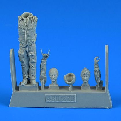 1:48 Modern Russian Military Trainer Pilor