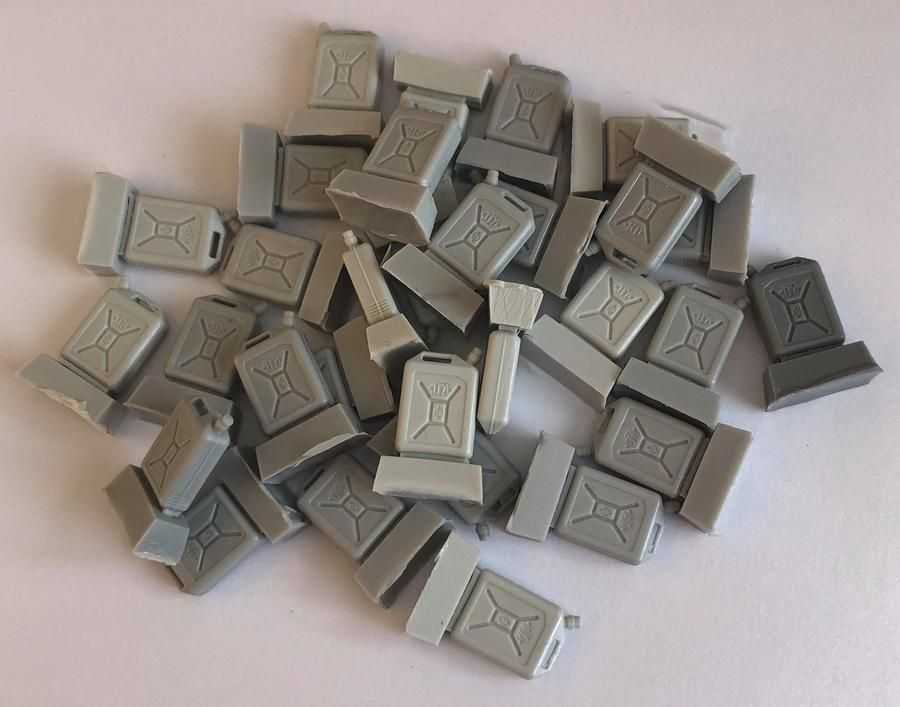 1:35 IDF WATER JERRYCANS – 30 PCS