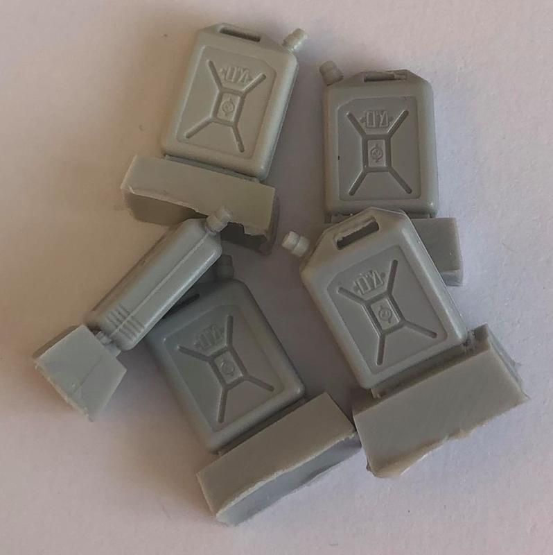 1:35 IDF WATER JERRYCANS – 5 PCS
