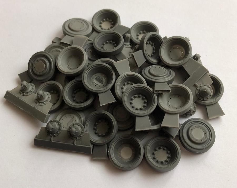 1:35 STEEL WHEELS WITH MUD SHIELD FOR M26/46/47/48A1 FIRST SERIES, COMPLETE SET WITH 14 WHEELS