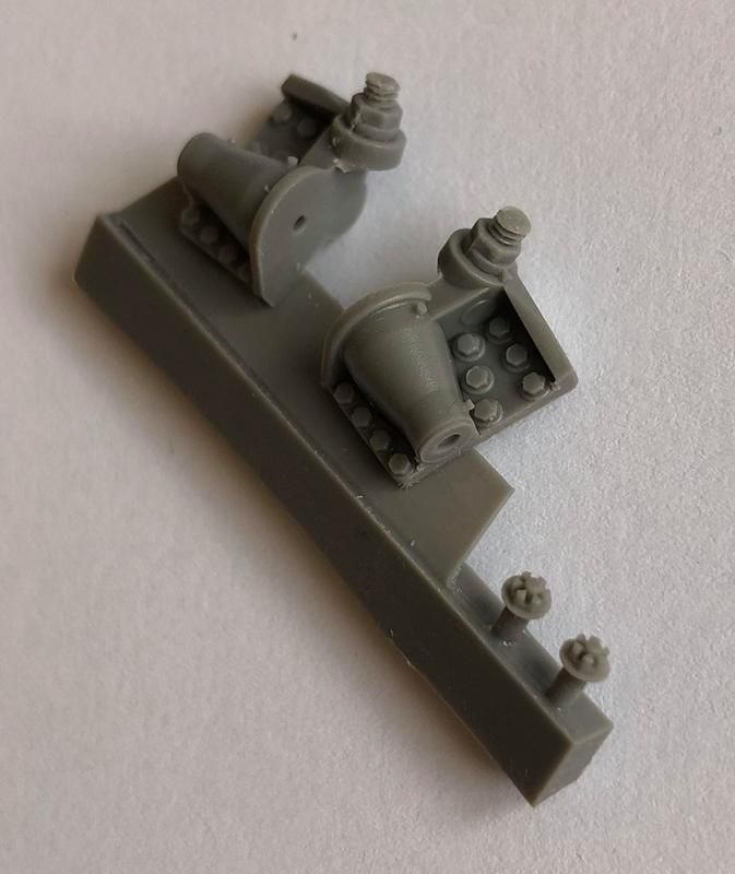 1:35 CENTURION IDLER WHEEL MOUNT AND ADJUSTER