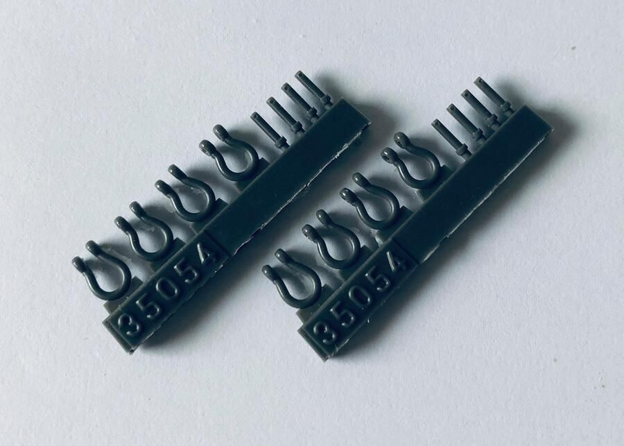 1:35 SHACKLES 2, 8 PCS.