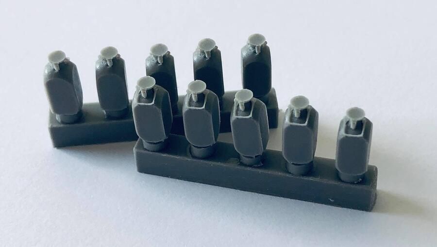 1:35 GERMAN PERSONAL THERMOS FLASK, 10 PCS.