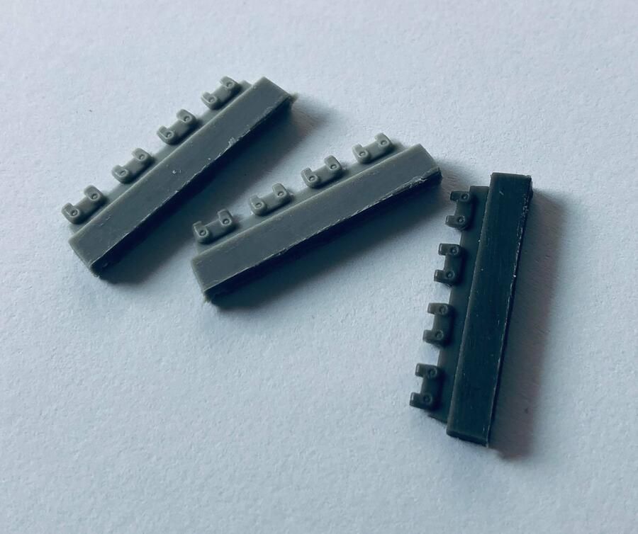 1.35 HALF HINGES FOR PZ. KPFW III J-L (LARGE) FOR DRAGON KITS, 12 PCS.