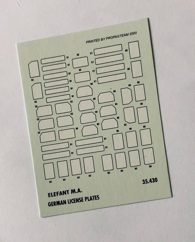 1:35 GERMAN LICENSE PLATES WITH FRAMES - DECALS