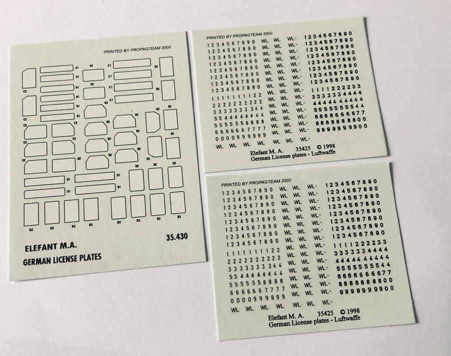 1:35 GERMAN LICENSE PLATES WITH FRAMES - DECALS, LUFTWAFFE