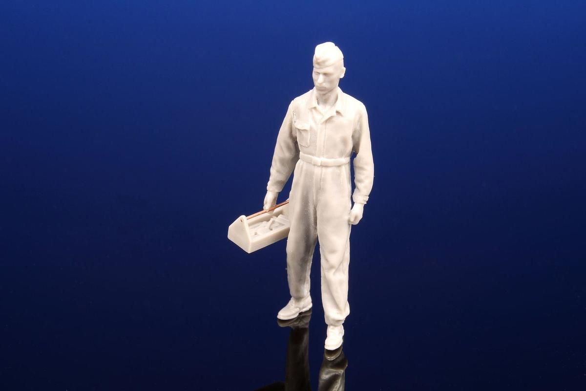 1:48 Luftwaffe WW2 / CS post-war Aircraft Mechanic