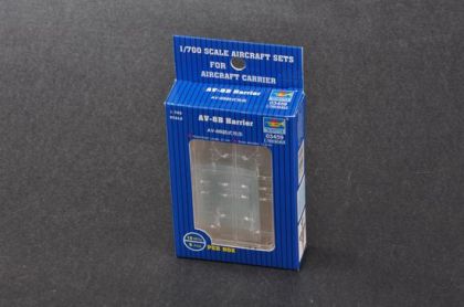 1:700 AV-8B Harrier (12 airplanes per box)
